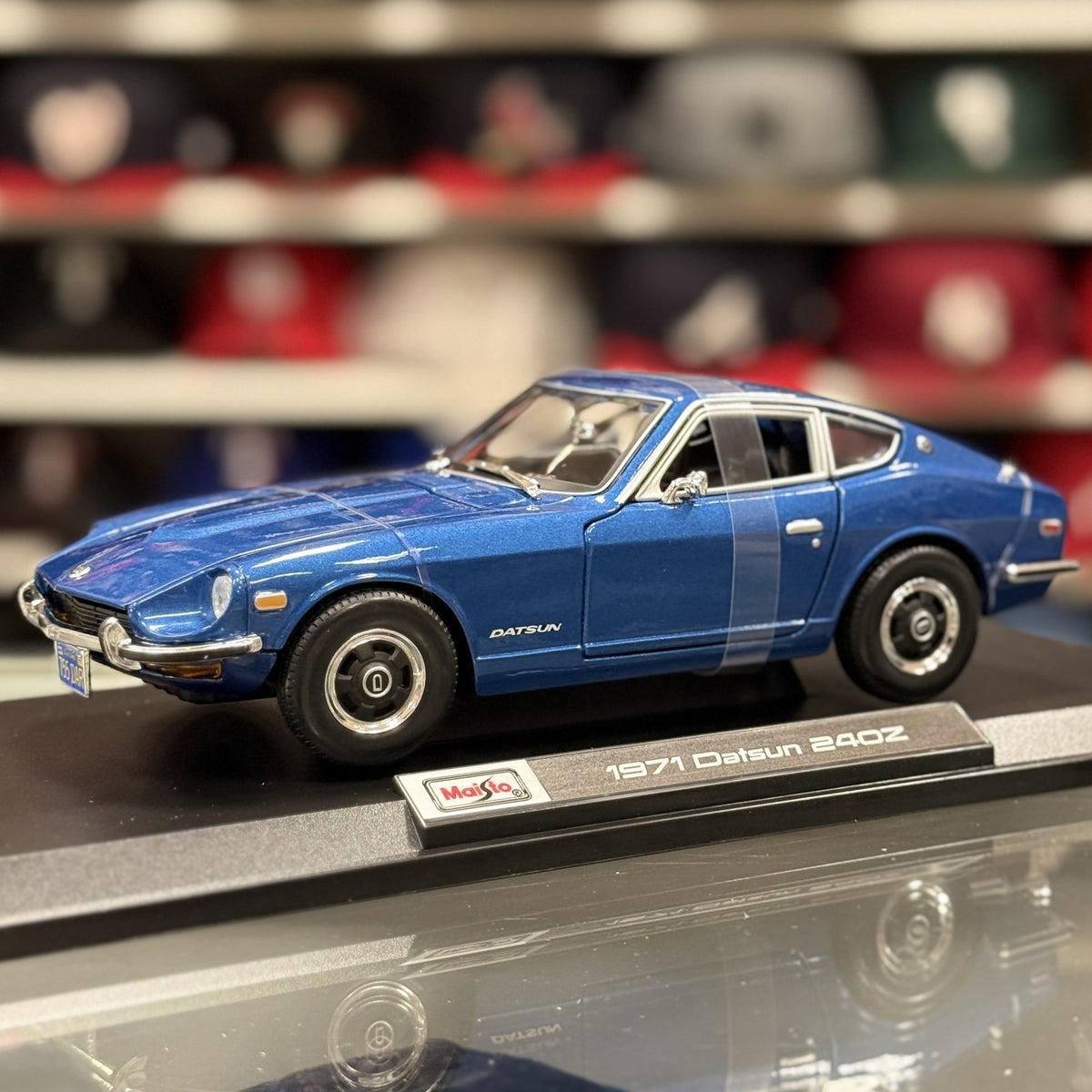 Maisto 1:18 1971 Datsun 240Z Metallic Blue Special Edition Diecast Model Car | New - Product Image