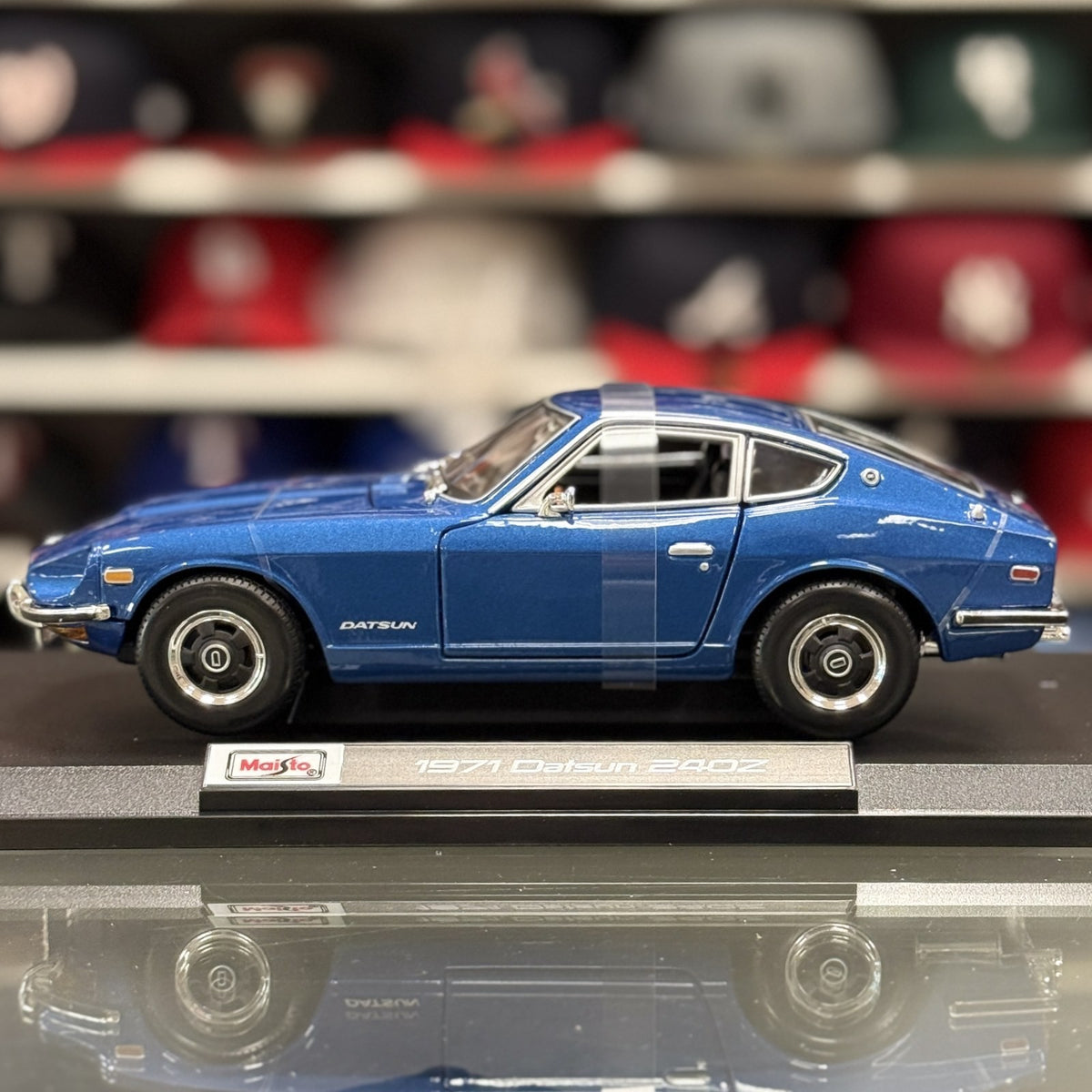 Maisto 1:18 1971 Datsun 240Z Metallic Blue Special Edition Diecast Model Car | New - Product Image