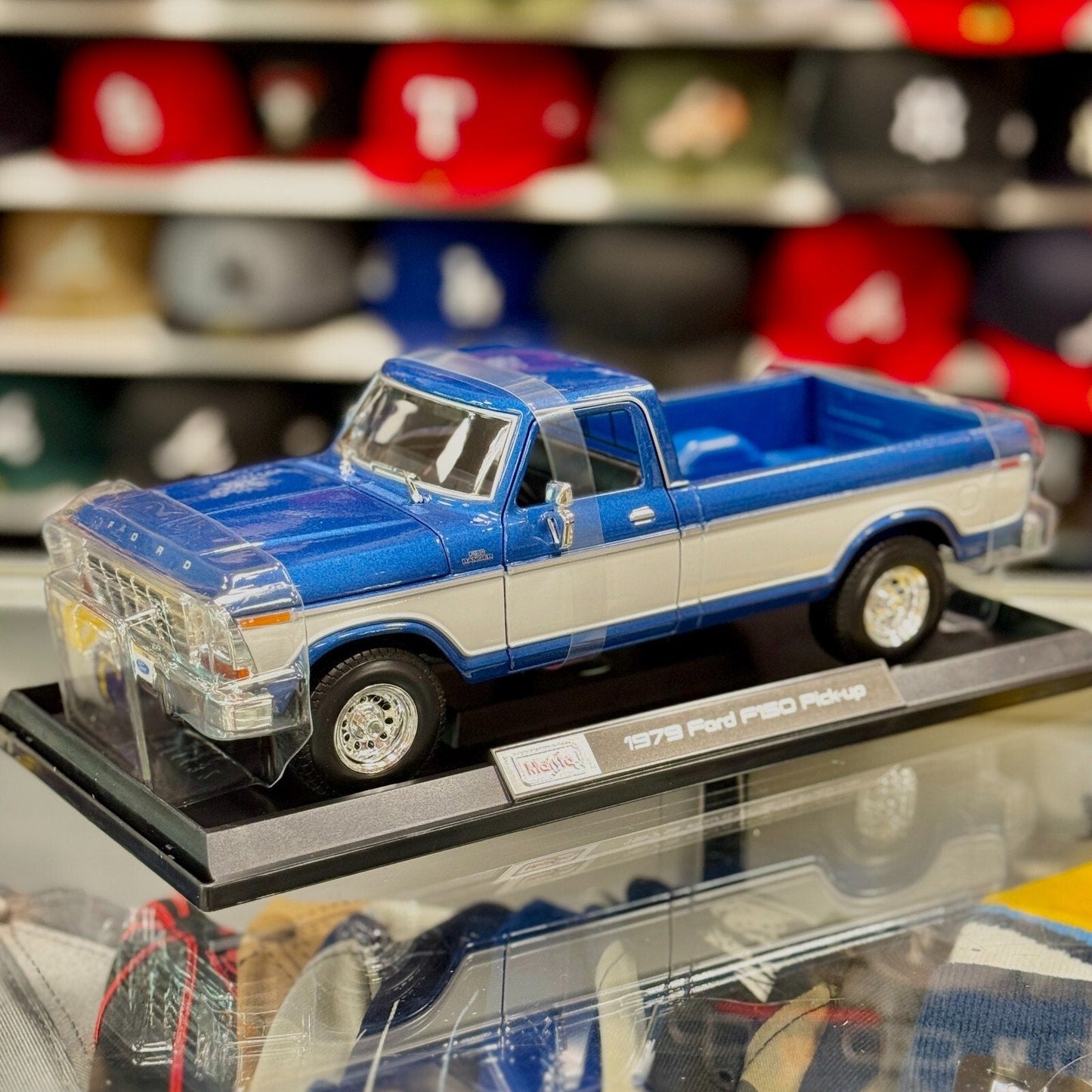 Maisto 1979 Ford F150 Ranger Blue w/ White 1/18 Scale Diecast Model Car | New - Product Image