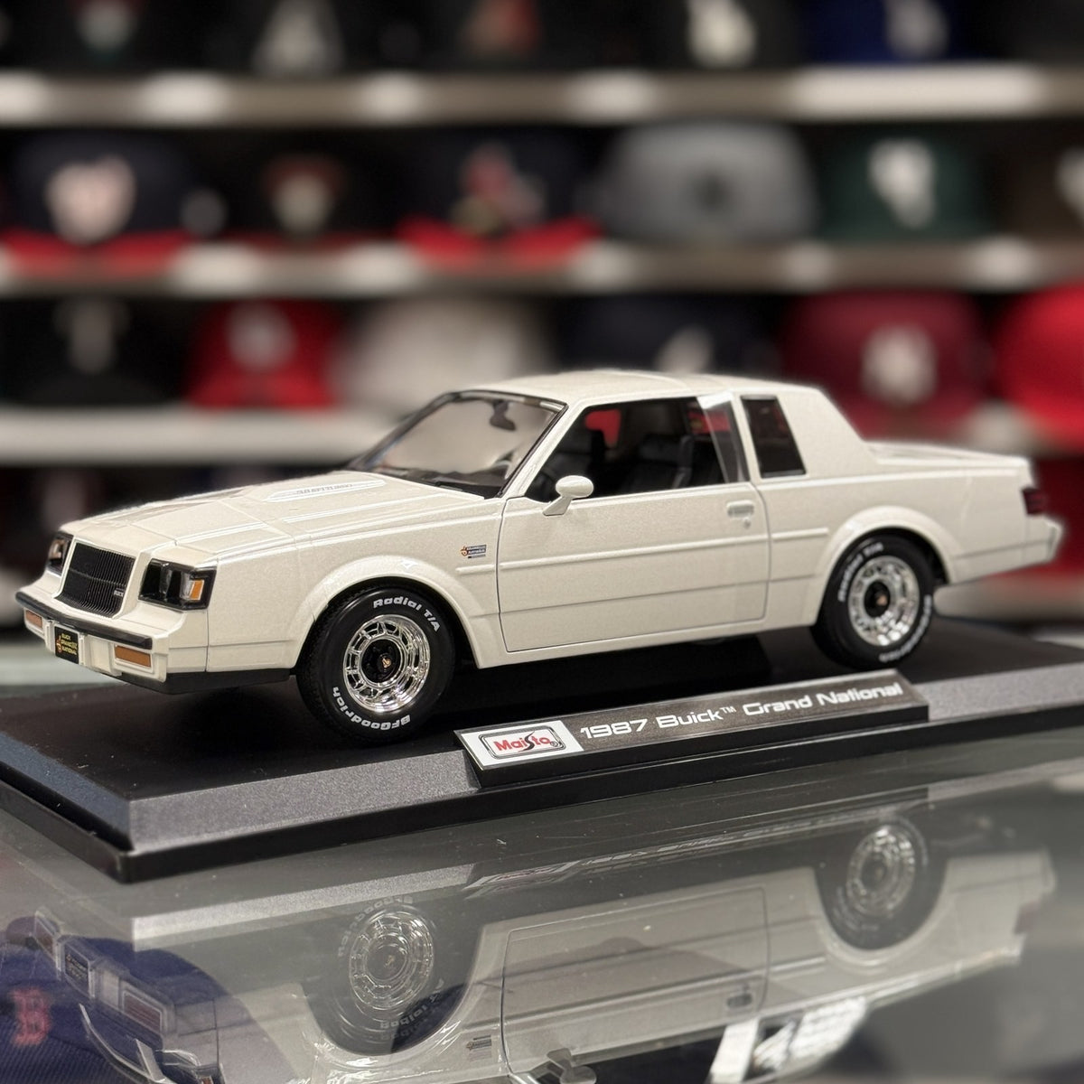 Maisto 1:18 1987 Buick Grand National Pearl White Diecast Model Car | New - Product Image
