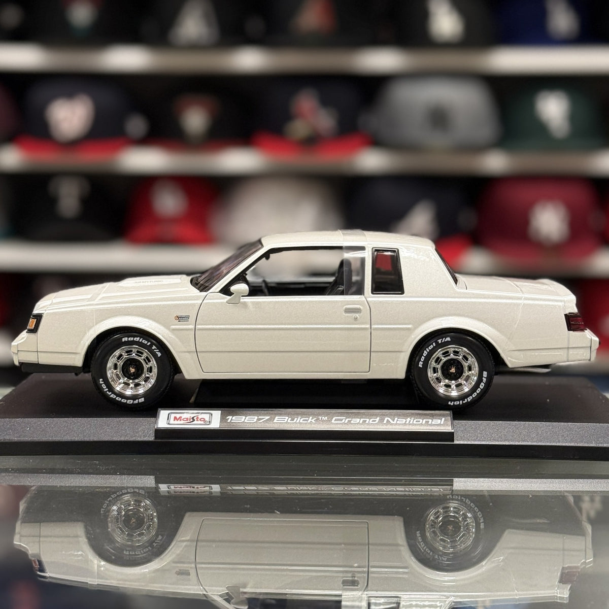 Maisto 1:18 1987 Buick Grand National Pearl White Diecast Model Car | New - Product Image