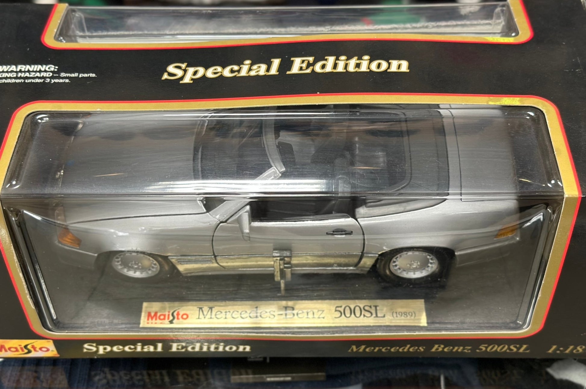 Maisto 1989 Mercedes Benz 500 SL Silver 1/18 Scale Diecast Model Car | New - Product Image