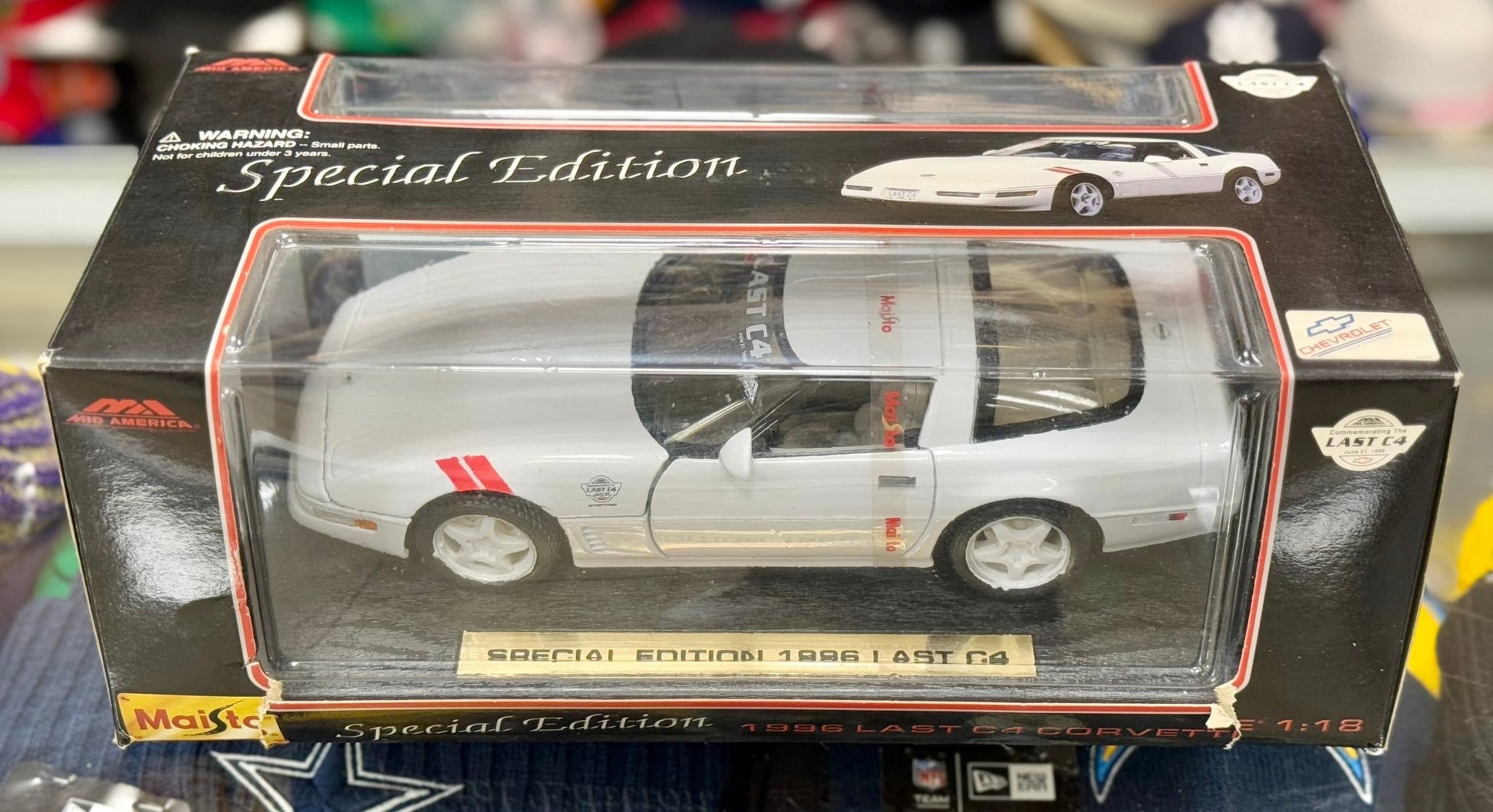 Maisto 1996 Corvette C4 'Last Edition' White 1/18 Scale Diecast Model Car | New - Product Image