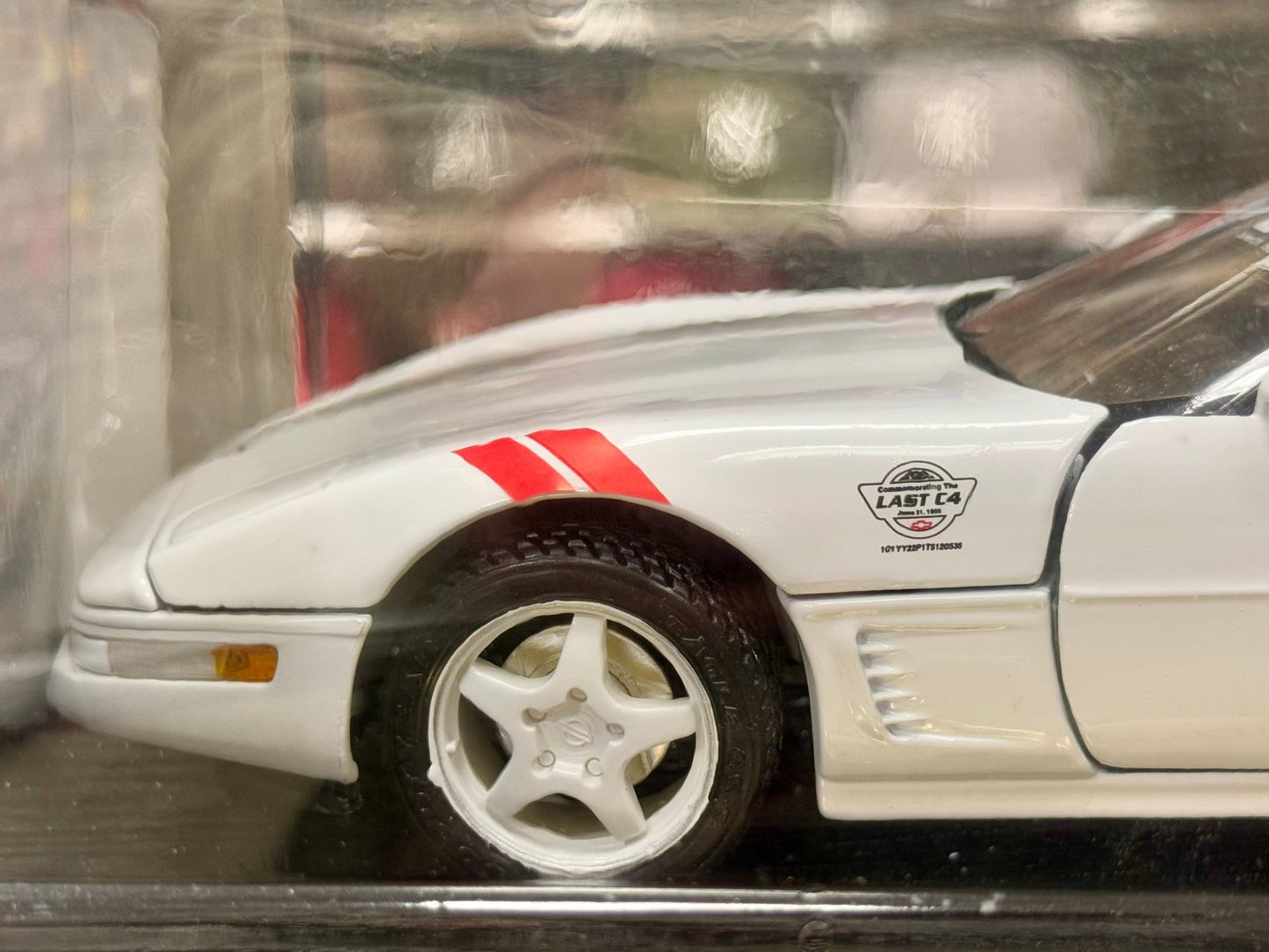 Maisto 1996 Corvette C4 'Last Edition' White 1/18 Scale Diecast Model Car | New - Product Image