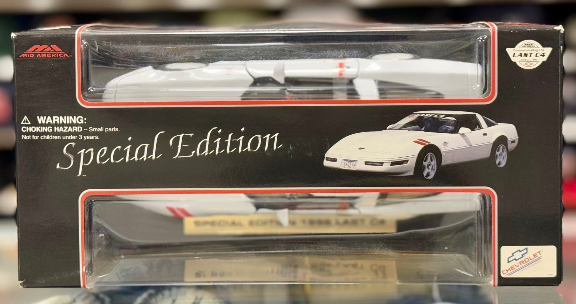 Maisto 1996 Corvette C4 'Last Edition' White 1/18 Scale Diecast Model Car | New - Product Image