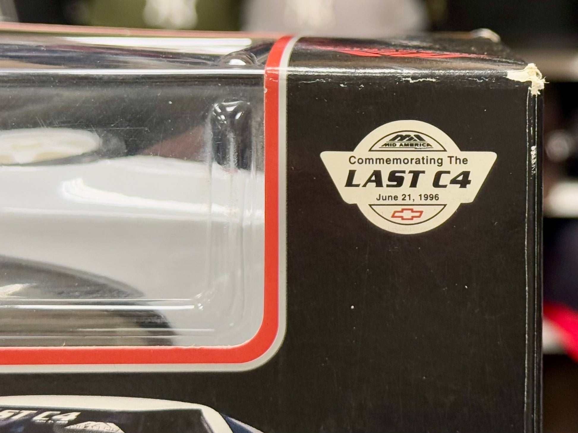 Maisto 1996 Corvette C4 'Last Edition' White 1/18 Scale Diecast Model Car | New - Product Image
