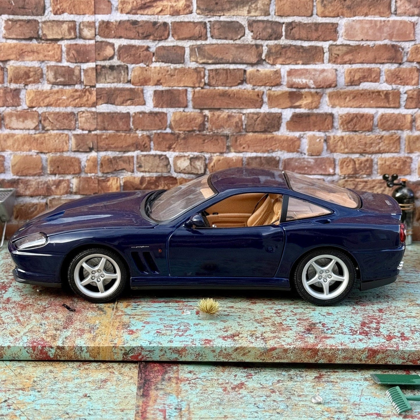 Maisto 1996 Ferrari 550 Maranello Blue 1/18 Scale Diecast Model Car | Parts Car - Product Image