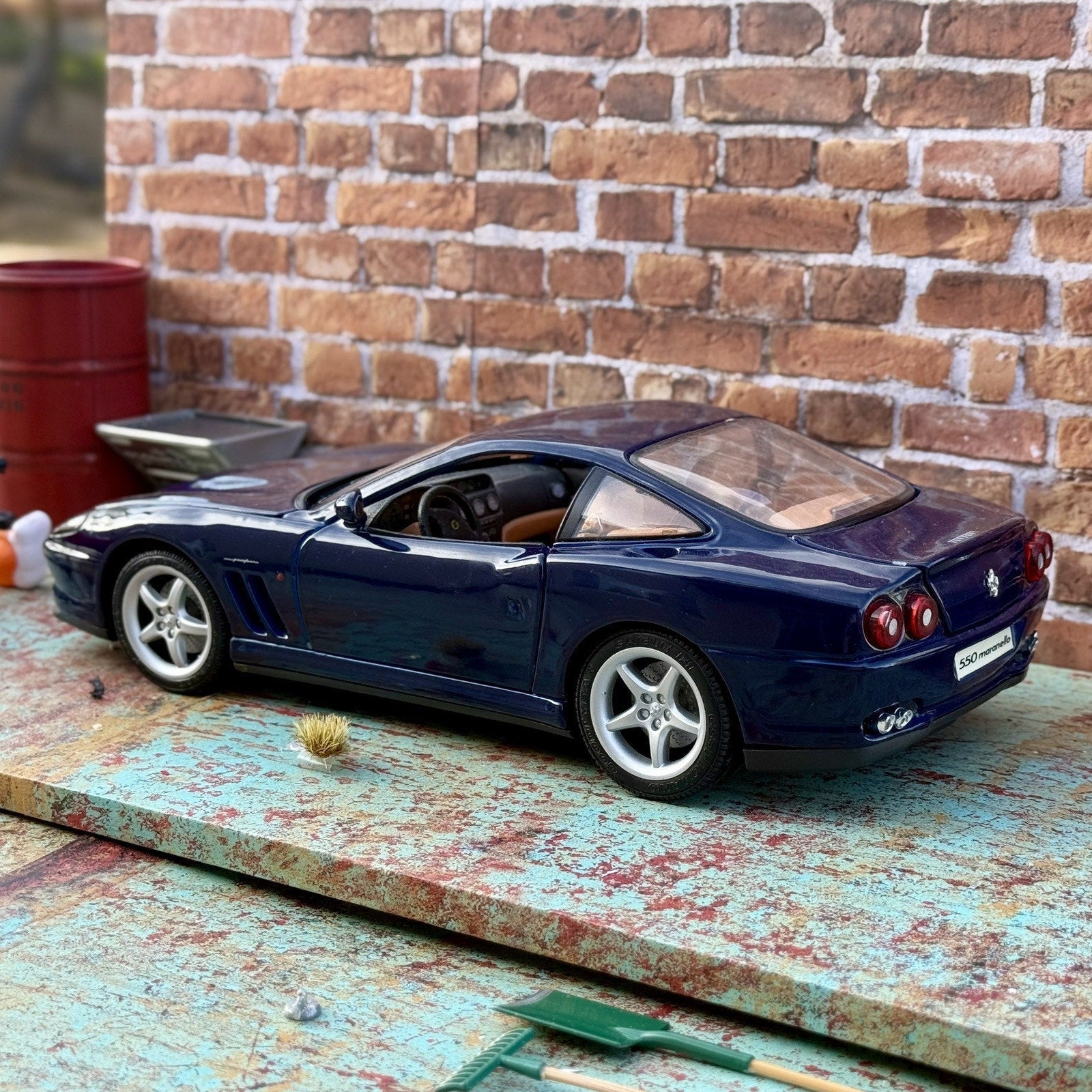 Maisto 1996 Ferrari 550 Maranello Blue 1/18 Scale Diecast Model Car | Parts Car - Product Image