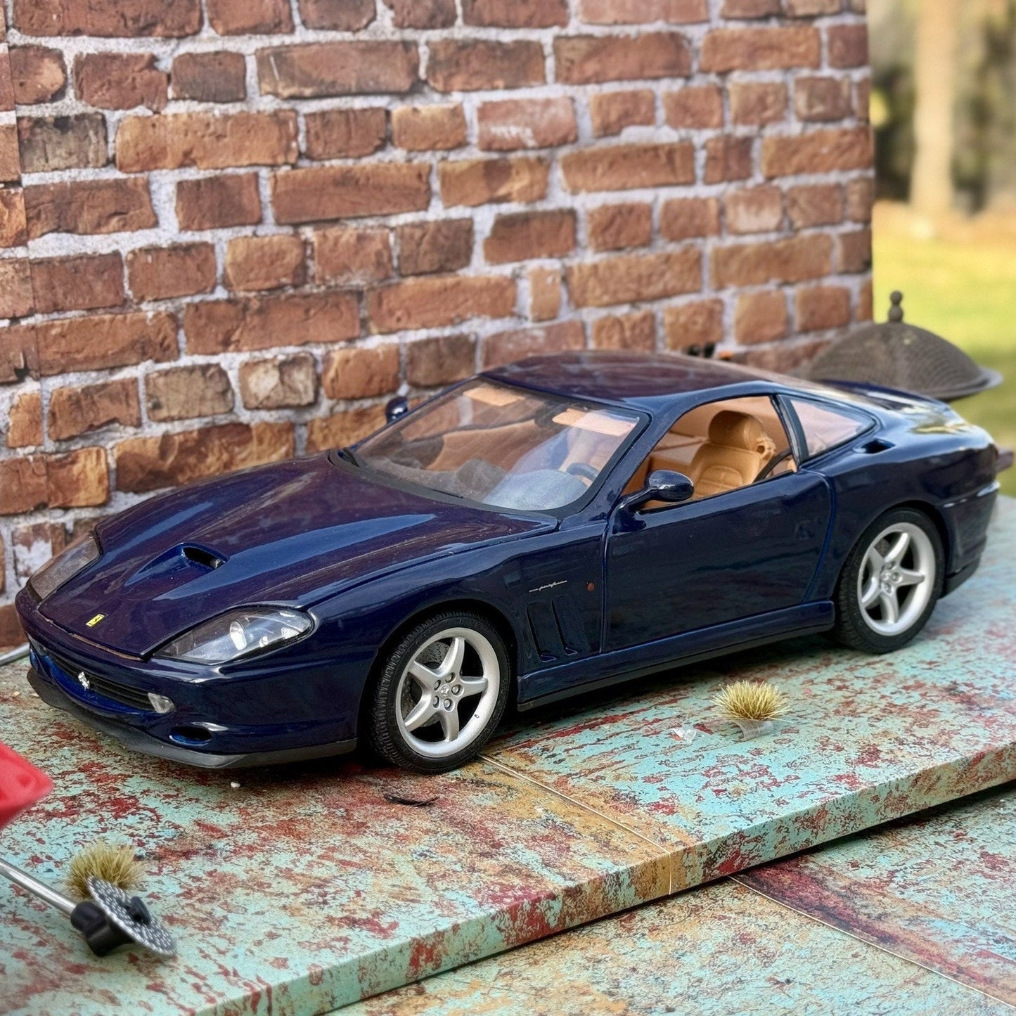 Maisto 1996 Ferrari 550 Maranello Blue 1/18 Scale Diecast Model Car | Parts Car - Product Image