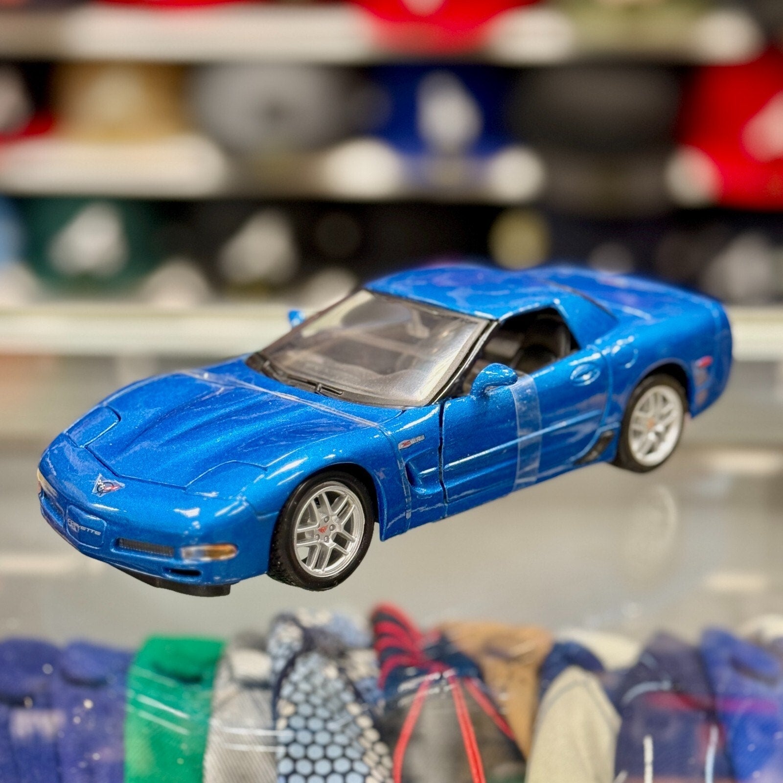 Maisto 2002 Chevrolet Corvette Blue 1/24 Scale Diecast Model Car | New - Product Image