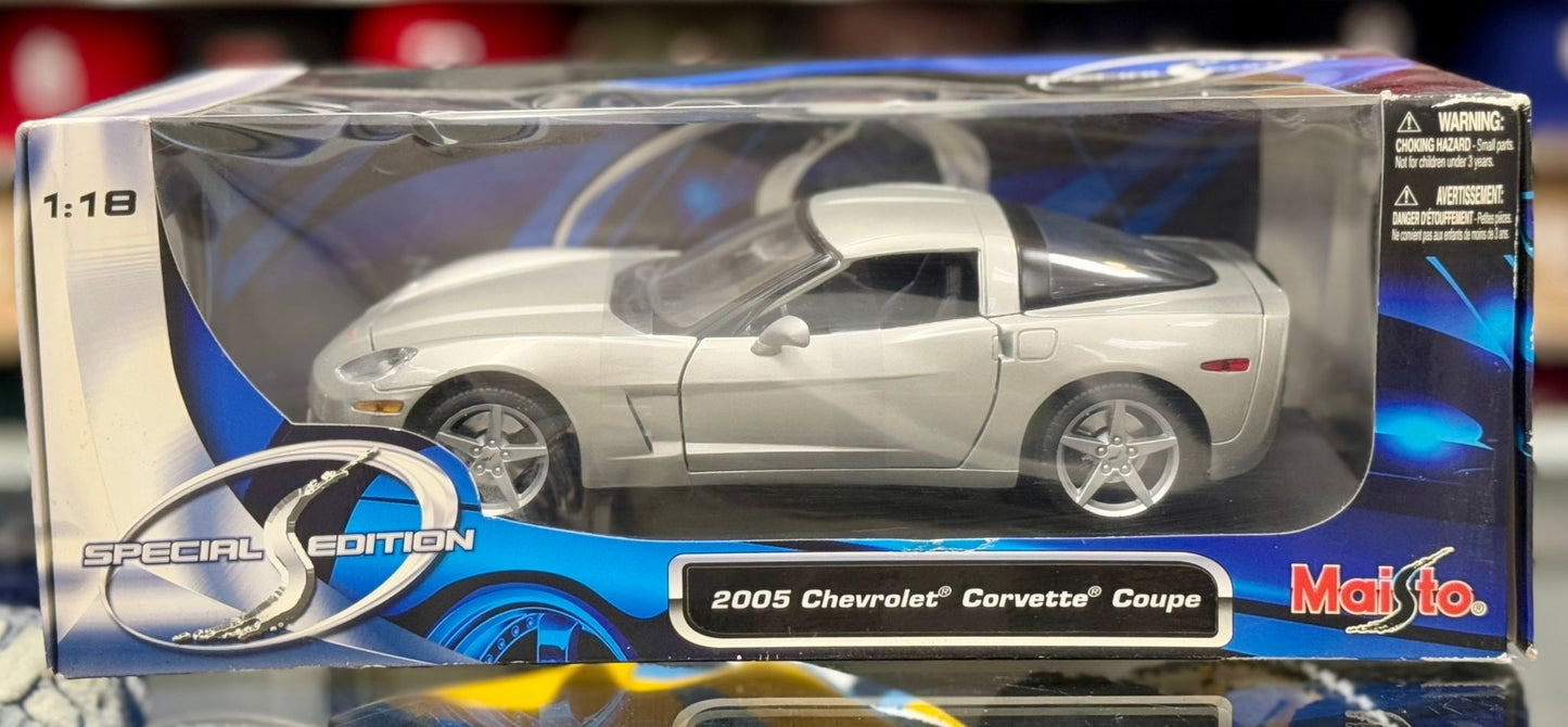 Maisto 2005 Chevrolet Corvette C6 Silver 1/18 Scale Diecast Model Car | New - Product Image