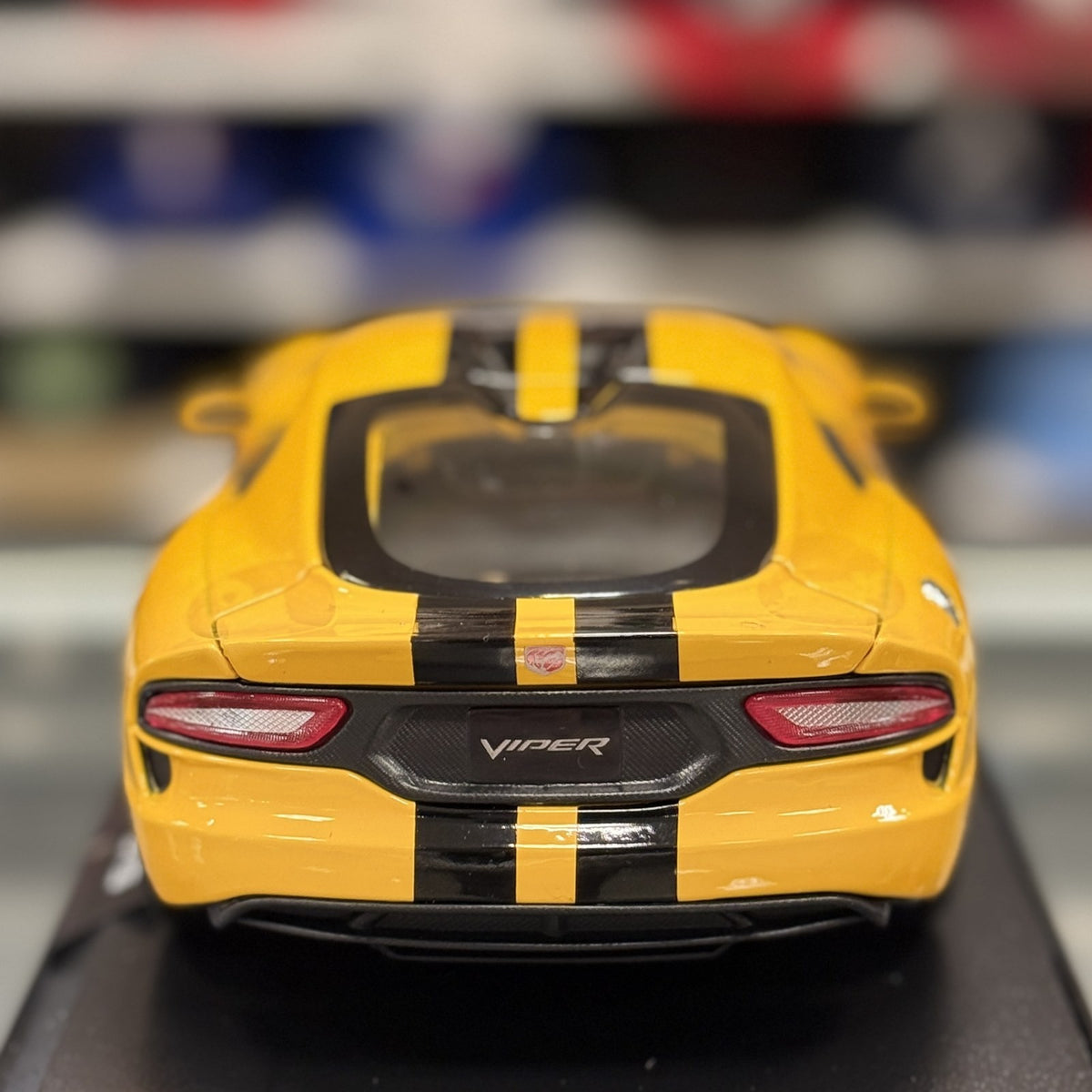 Maisto 1:18 2013 SRT Viper GTS Yellow w/ Black Stripes Diecast Model Car | New - Product Image