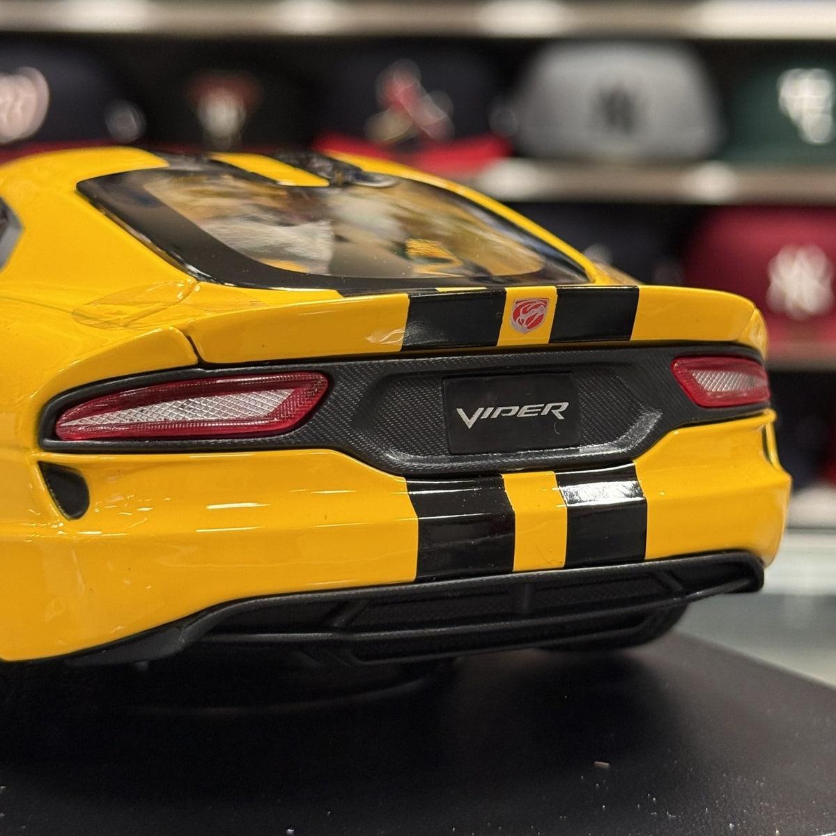 Maisto 1:18 2013 SRT Viper GTS Yellow w/ Black Stripes Diecast Model Car | New - Product Image