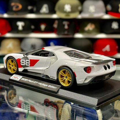 Maisto 2018 Ford GT 'Heritage Edition' White w/ Carbon Fiber 1/18 Scale Diecast Model Car | New - Product Image