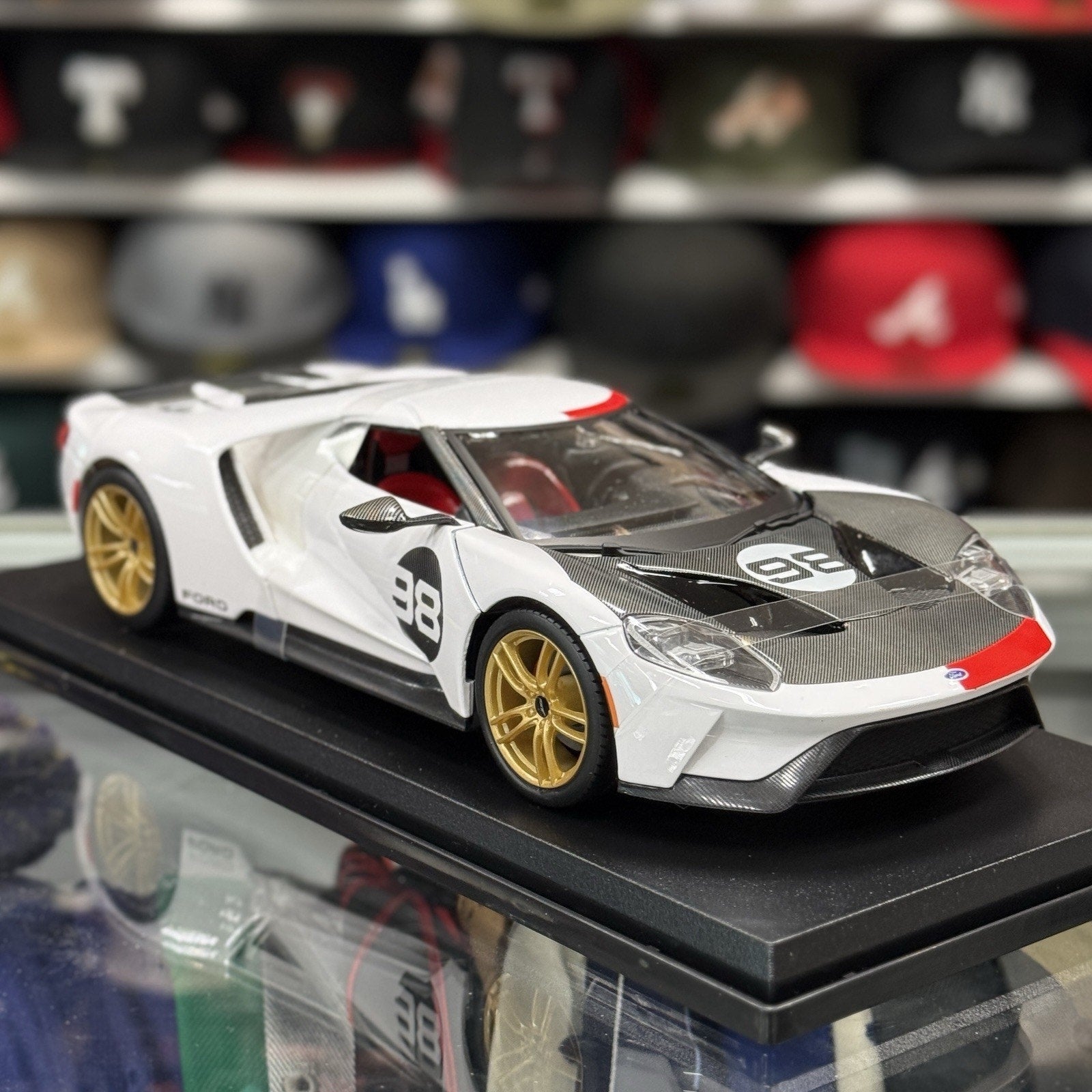 Maisto 2018 Ford GT 'Heritage Edition' White w/ Carbon Fiber 1/18 Scale Diecast Model Car | New - Product Image