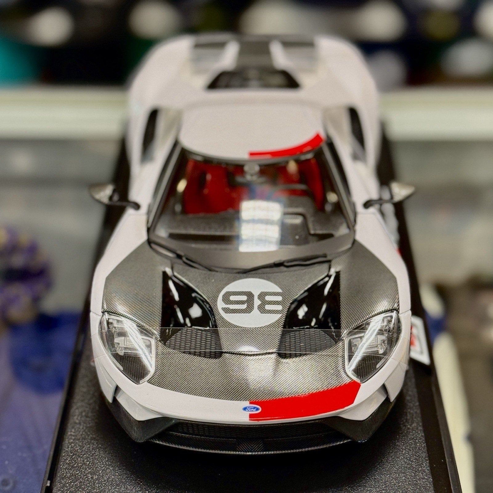 Maisto 2018 Ford GT 'Heritage Edition' White w/ Carbon Fiber 1/18 Scale Diecast Model Car | New - Product Image
