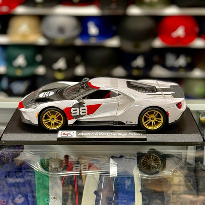 Maisto 2018 Ford GT 'Heritage Edition' White w/ Carbon Fiber 1/18 Scale Diecast Model Car | New - Product Image
