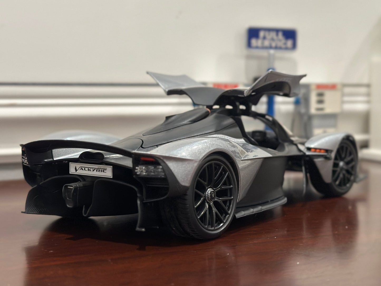 Maisto Aston Martin Valkyrie Coupe 1/18 Scale Diecast Model Car | New - Product Image
