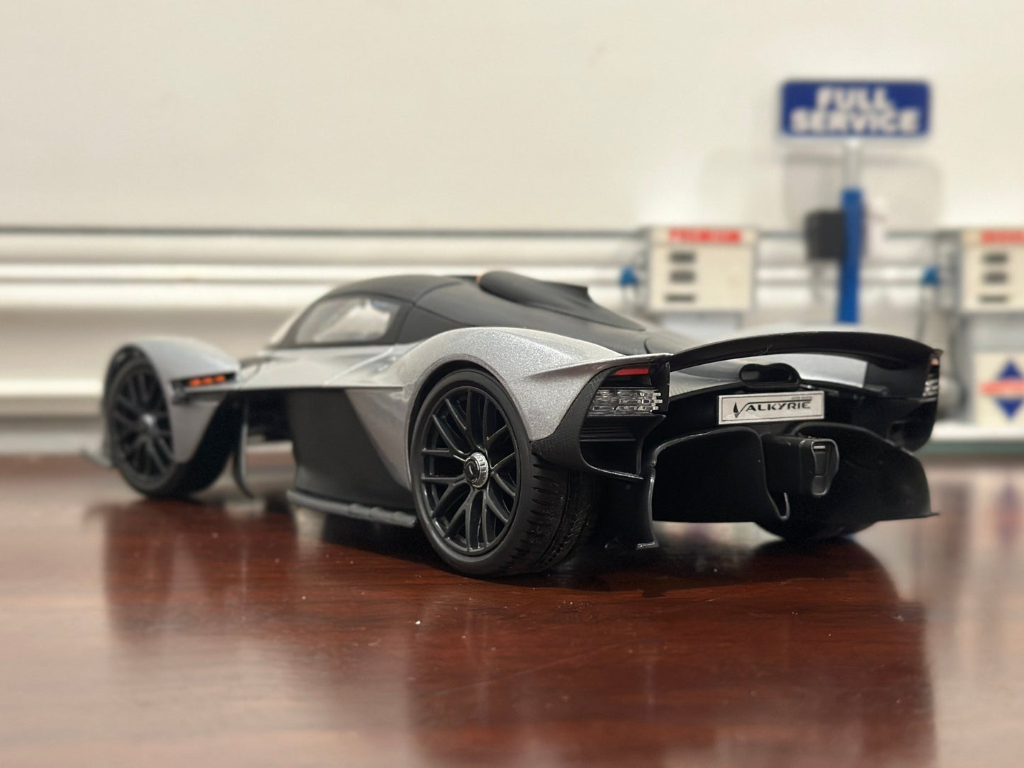 Maisto Aston Martin Valkyrie Coupe 1/18 Scale Diecast Model Car | New - Product Image