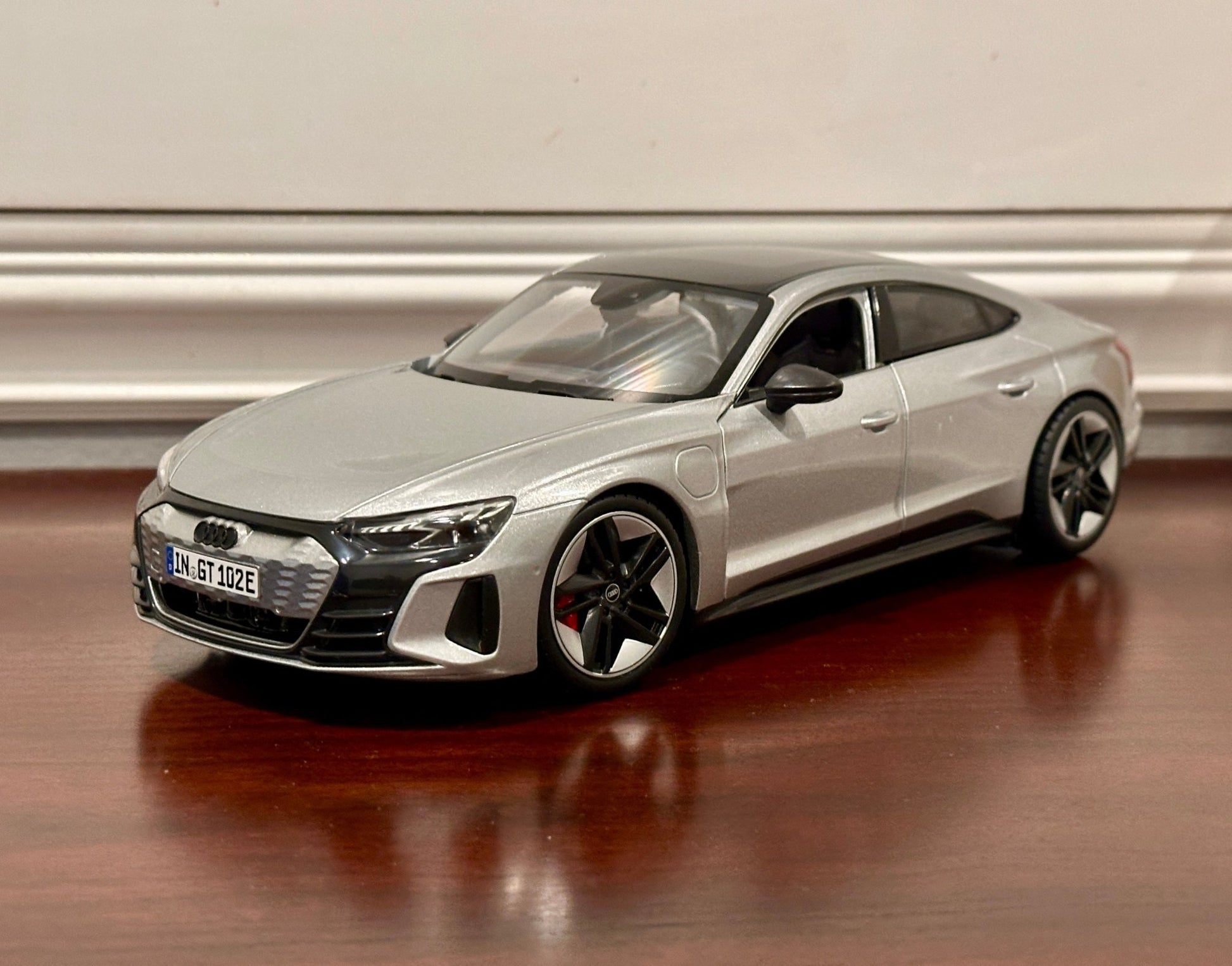 Maisto Audi E-Tron GT Silver 1/18 Scale Diecast Model Car | New - Product Image