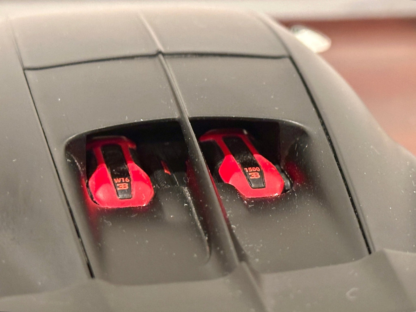 Maisto Bugatti Chiron Sport White/Black 1/18 Scale Diecast Model Car - Product Image