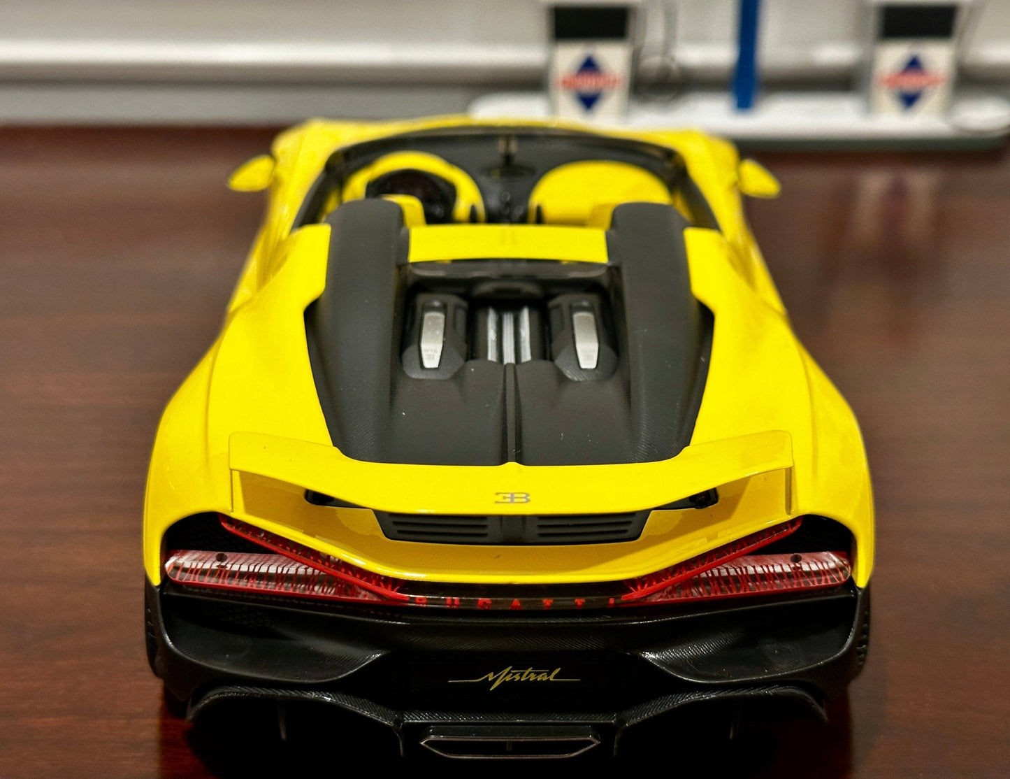 Maisto Bugatti Mistral Yellow 1/18 Scale Diecast Model Car - Product Image