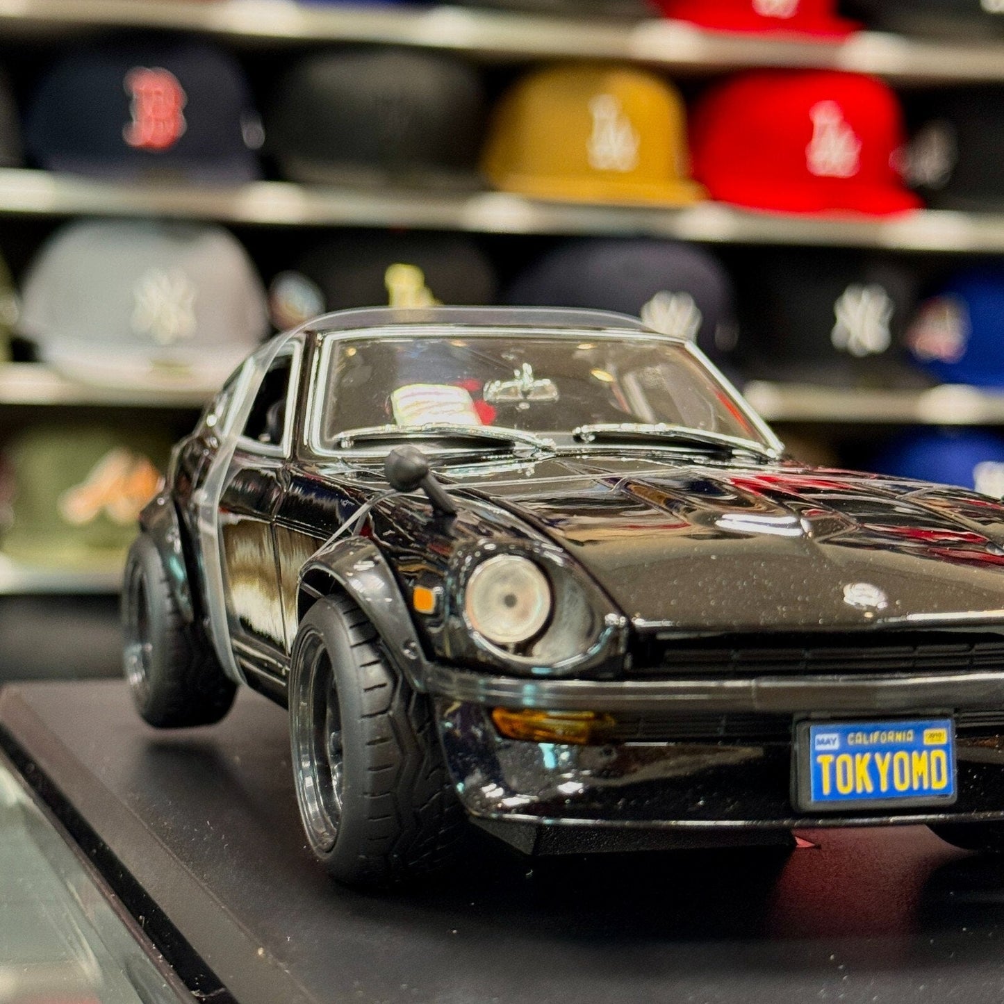 Maisto Datsun 240Z 'JDM Wide-body' Black 1/18 Scale Diecast Model Car | New - Product Image