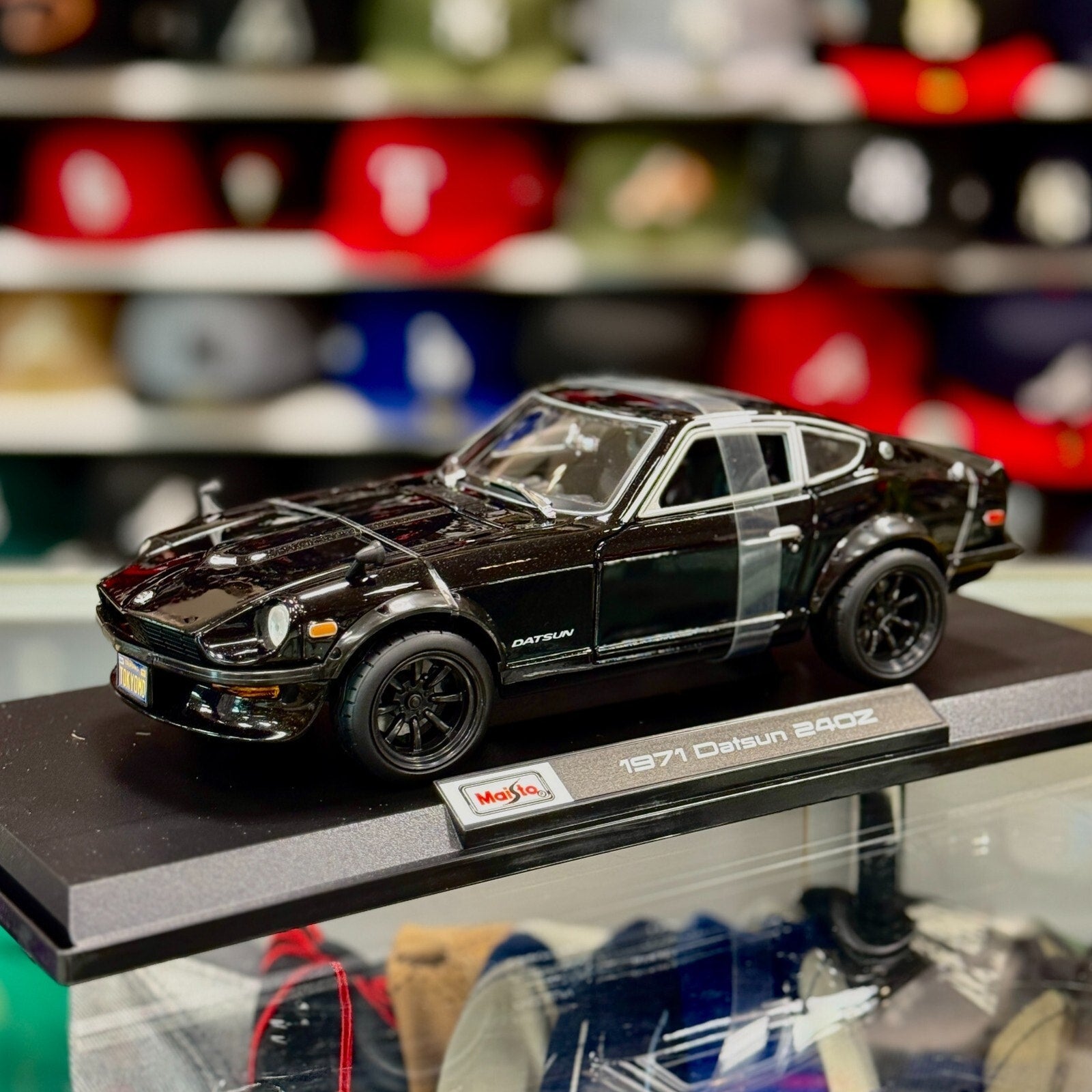 Maisto Datsun 240Z 'JDM Wide-body' Black 1/18 Scale Diecast Model Car | New - Product Image