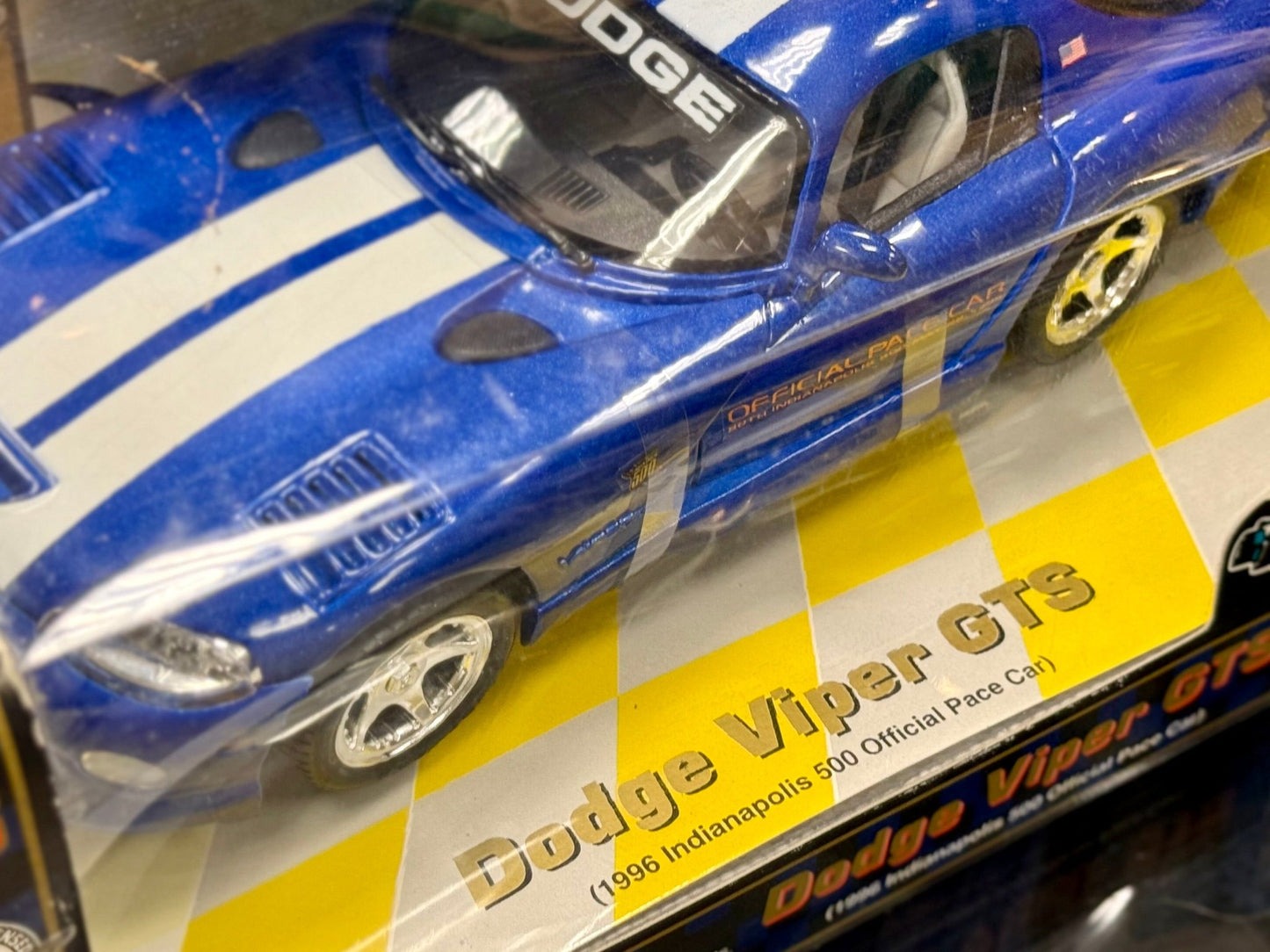 Maisto Dodge Viper GTS 'Indianapolis 500 Pace Car' Blue 1/18 Scale Diecast Model Car | New - Product Image