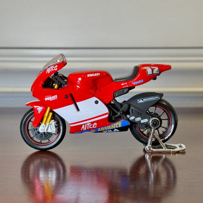 Maisto Ducati Corse Desmosedici 1/18 Scale Diecast Model Bike | In Box - Product Image