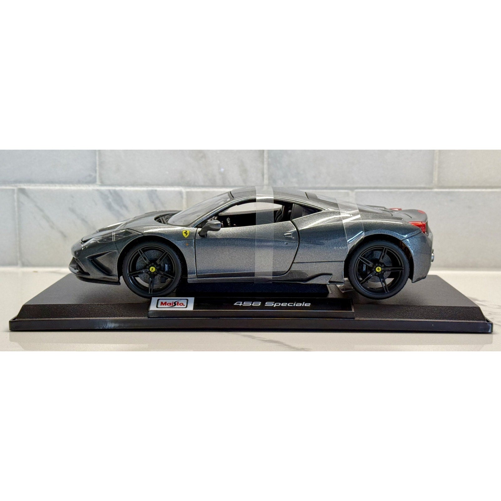 Maisto Ferrari 458 Speciale Titanium Gray 1/18 Scale Diecast Model Car | New - Product Image