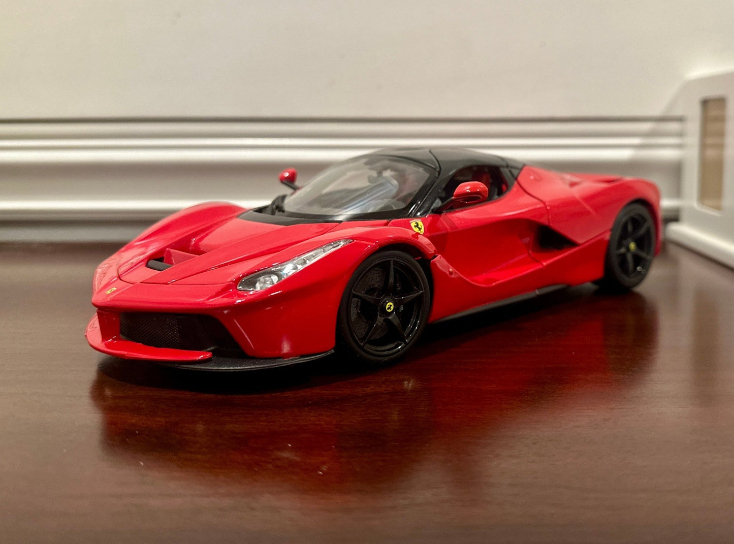 Maisto Ferrari LaFerrari Red/Black 1/18 Scale Diecast Model Car | New - Product Image