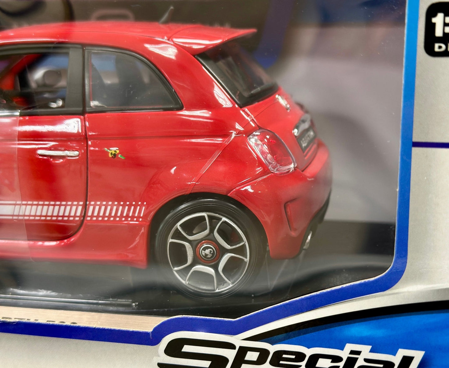 Maisto Fiat Abarth 500 Red 1/18 1/18 Scale Diecast Model Car | New - Product Image