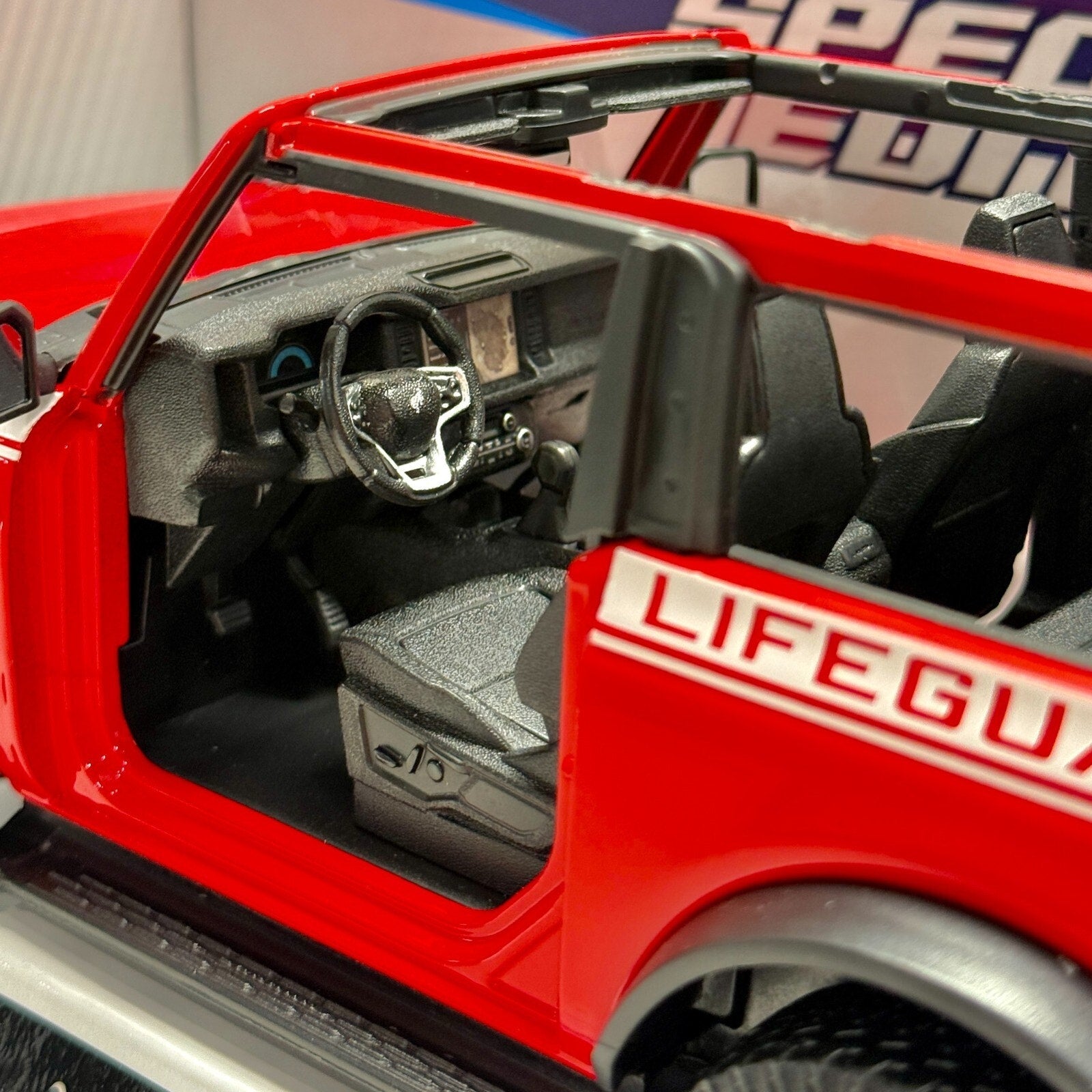 Maisto Ford Bronco Badlands 'Lifeguard Edition' 1/18 Scale Diecast Model Car | New - Product Image