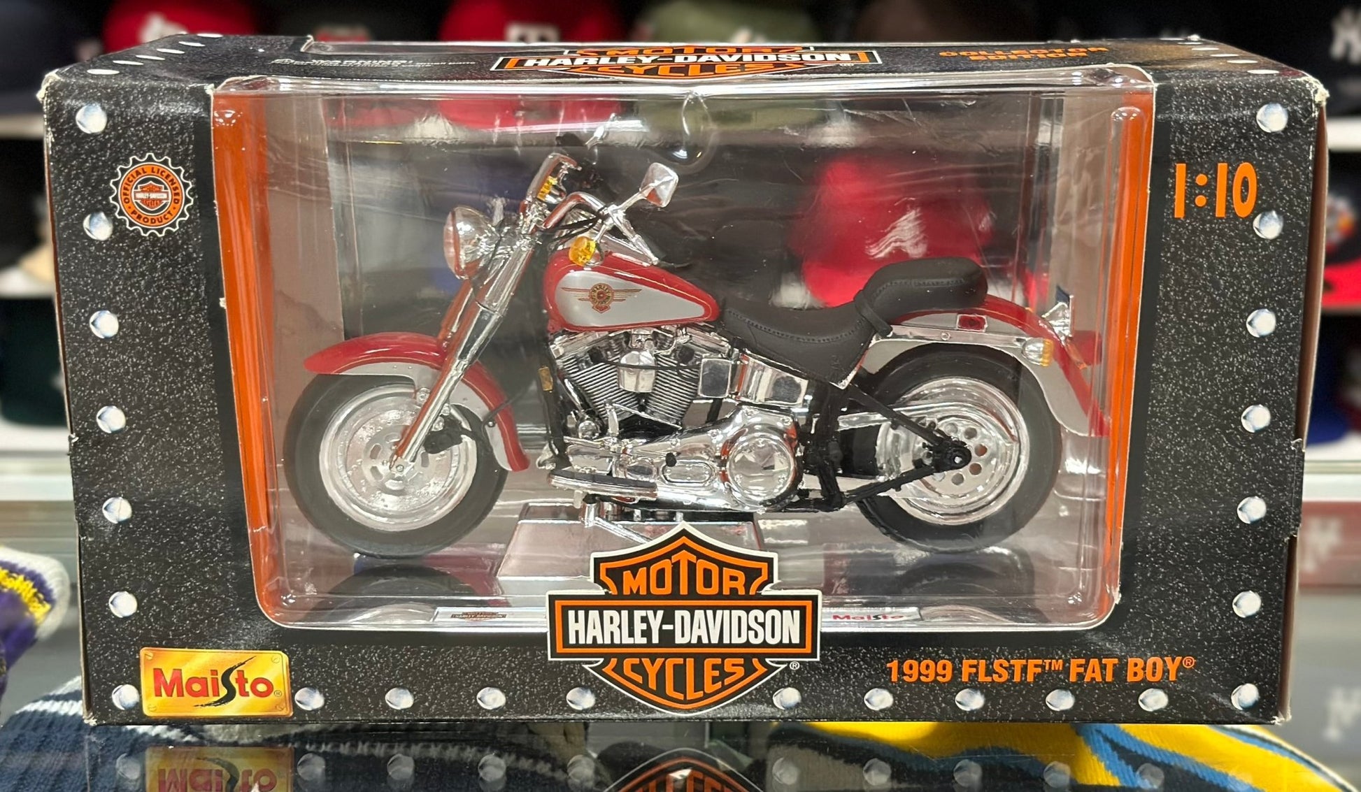 Maisto Harley Davidson 1999 FLSTF 'Fat Boy Motorcycle 1/10 Diecast Model Motorcycle - Product Image