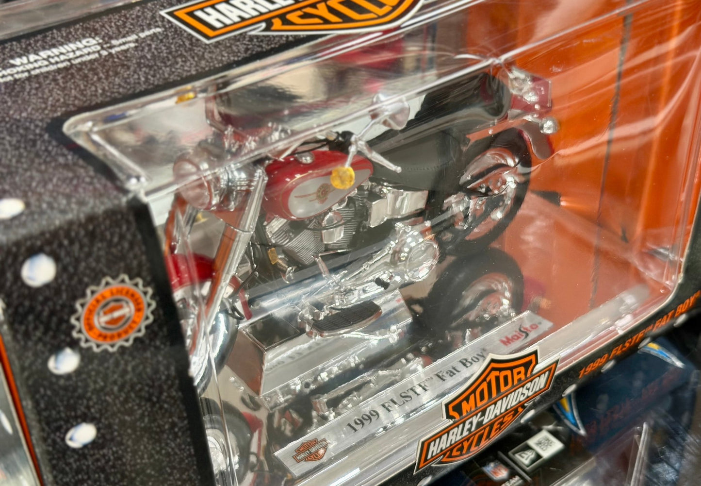 Maisto Harley Davidson 1999 FLSTF 'Fat Boy Motorcycle 1/10 Diecast Model Motorcycle - Product Image