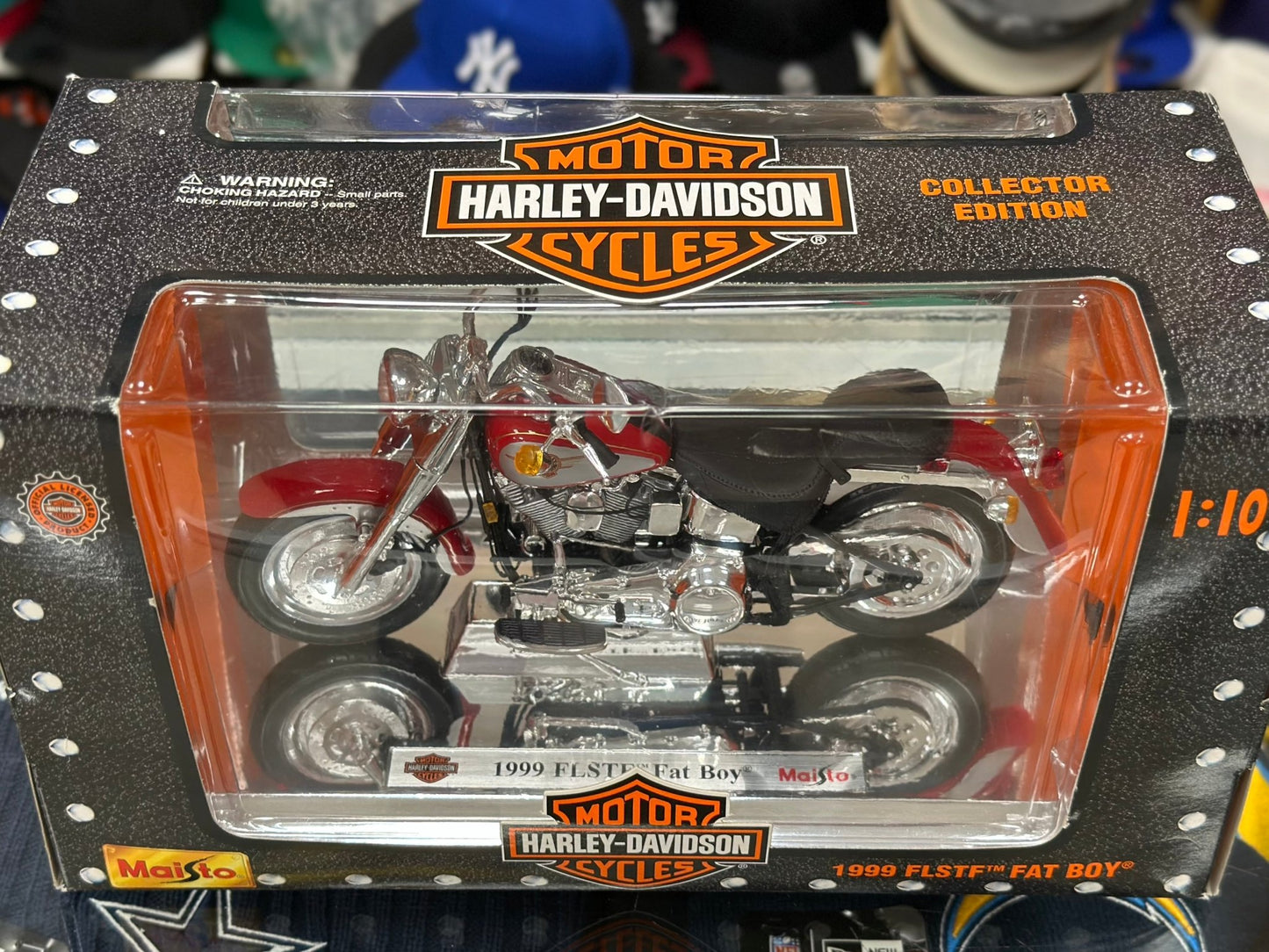 Maisto Harley Davidson 1999 FLSTF 'Fat Boy Motorcycle 1/10 Diecast Model Motorcycle - Product Image