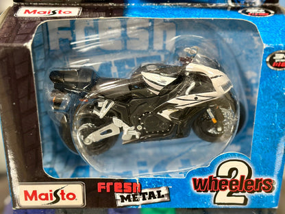 Maisto Honda 1/18 Scale Diecast Model Bike | New - Product Image