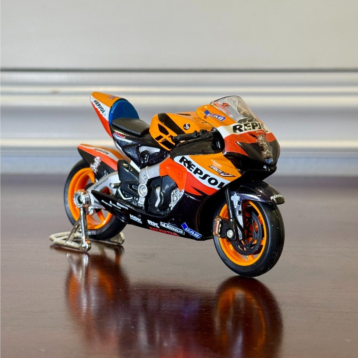 Maisto Honda RCV211 Repsol Racing Bike 1/18 Scale Model Bike | In Box - Product Image
