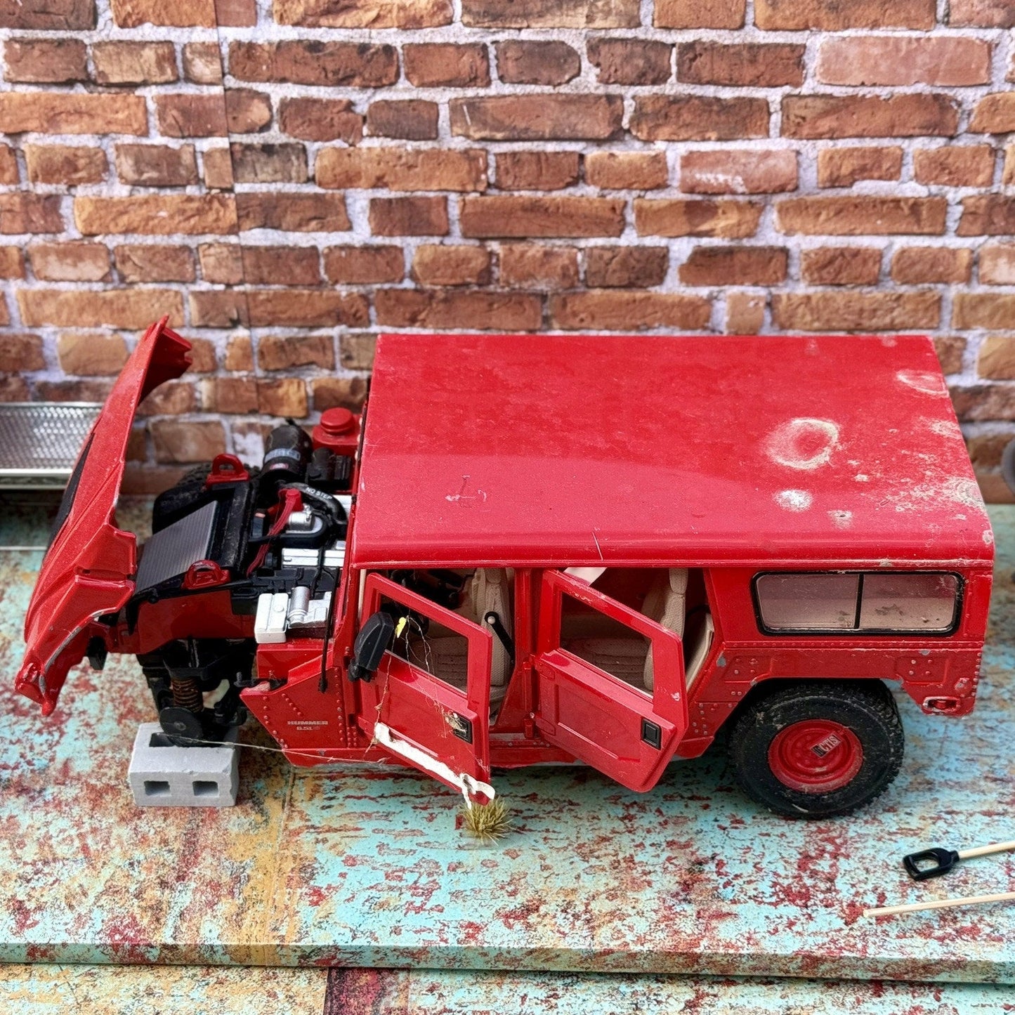 Maisto Hummer Station Wagon on Base Red 1/18 Scale Diecast Model Car | Diorama Parts Car - Product Image