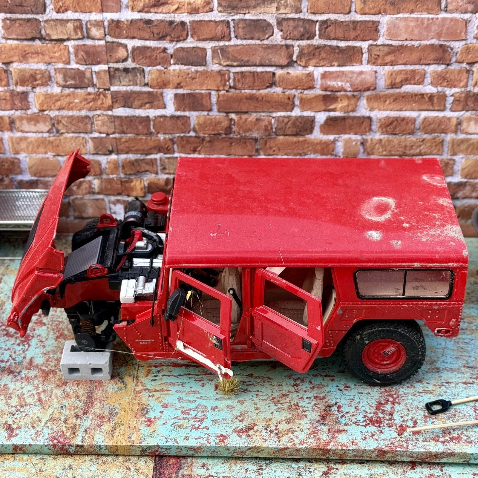 Maisto Hummer Station Wagon on Base Red 1/18 Scale Diecast Model Car | Diorama Parts Car - Product Image