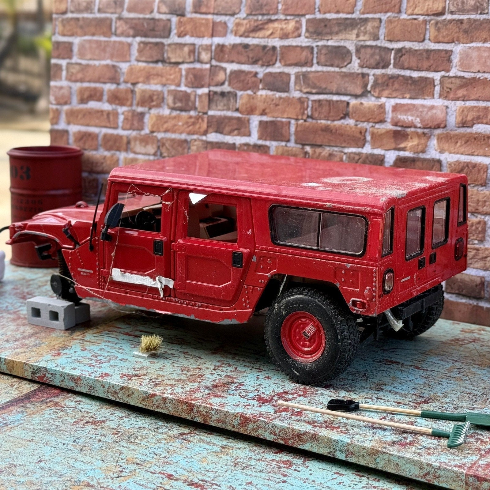 Maisto Hummer Station Wagon on Base Red 1/18 Scale Diecast Model Car | Diorama Parts Car - Product Image