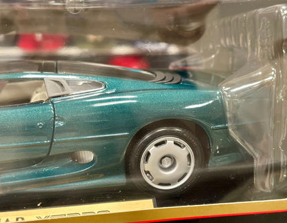 Maisto Jaguar XJ220 Green 1/18 Scale Diecast Model Car | New - Product Image