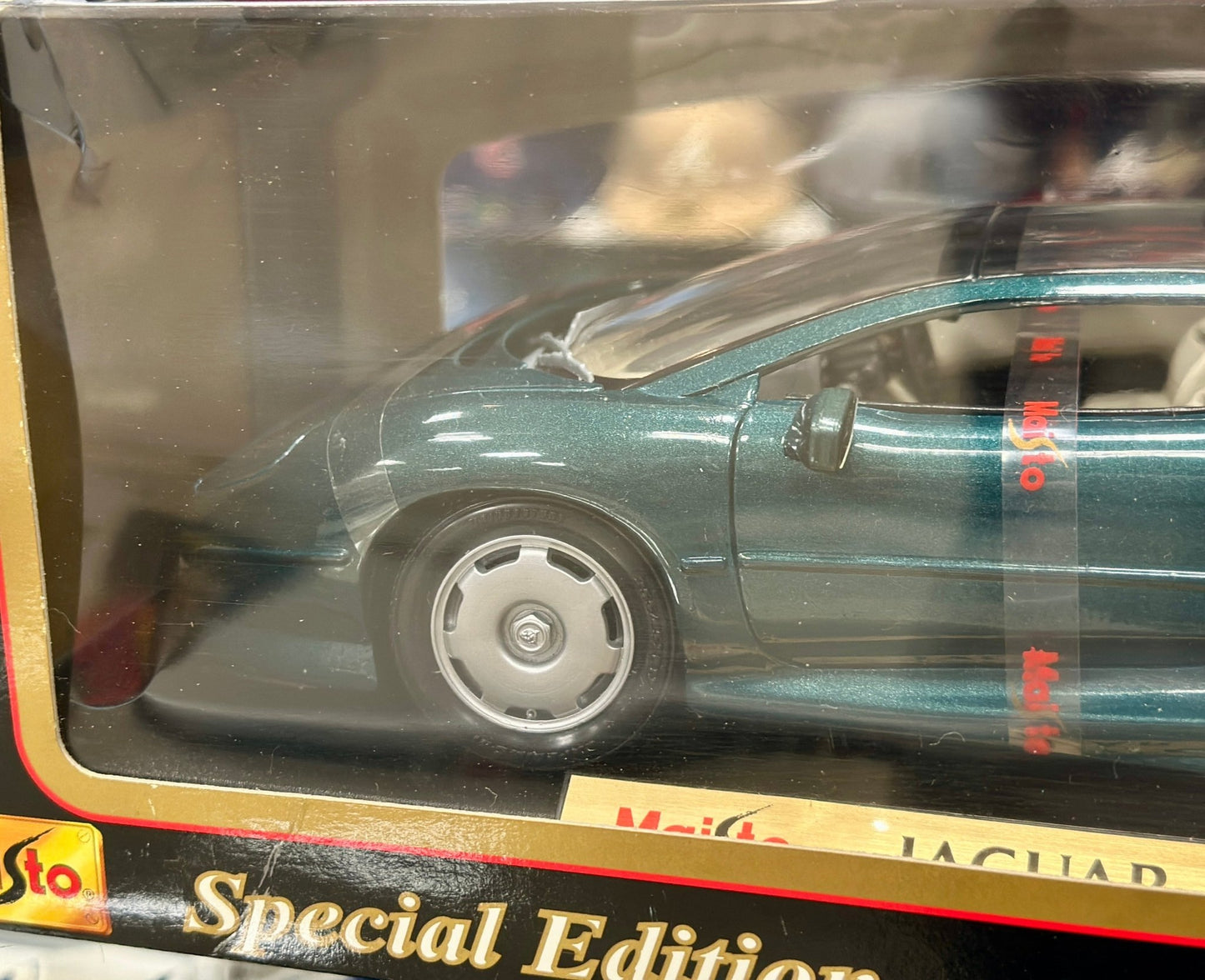 Maisto Jaguar XJ220 Green 1/18 Scale Diecast Model Car | New - Product Image