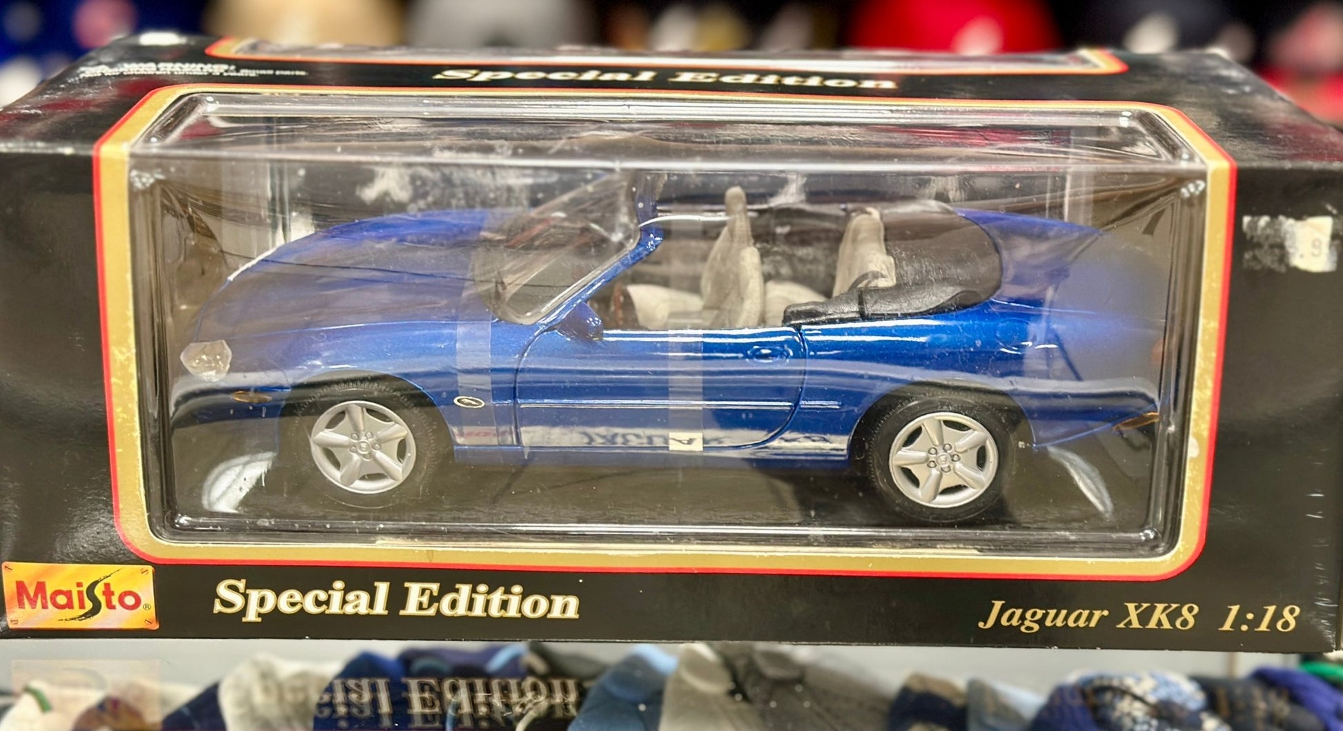 Maisto Jaguar XK8 Blue 1/18 Scale Diecast Model Car - Product Image