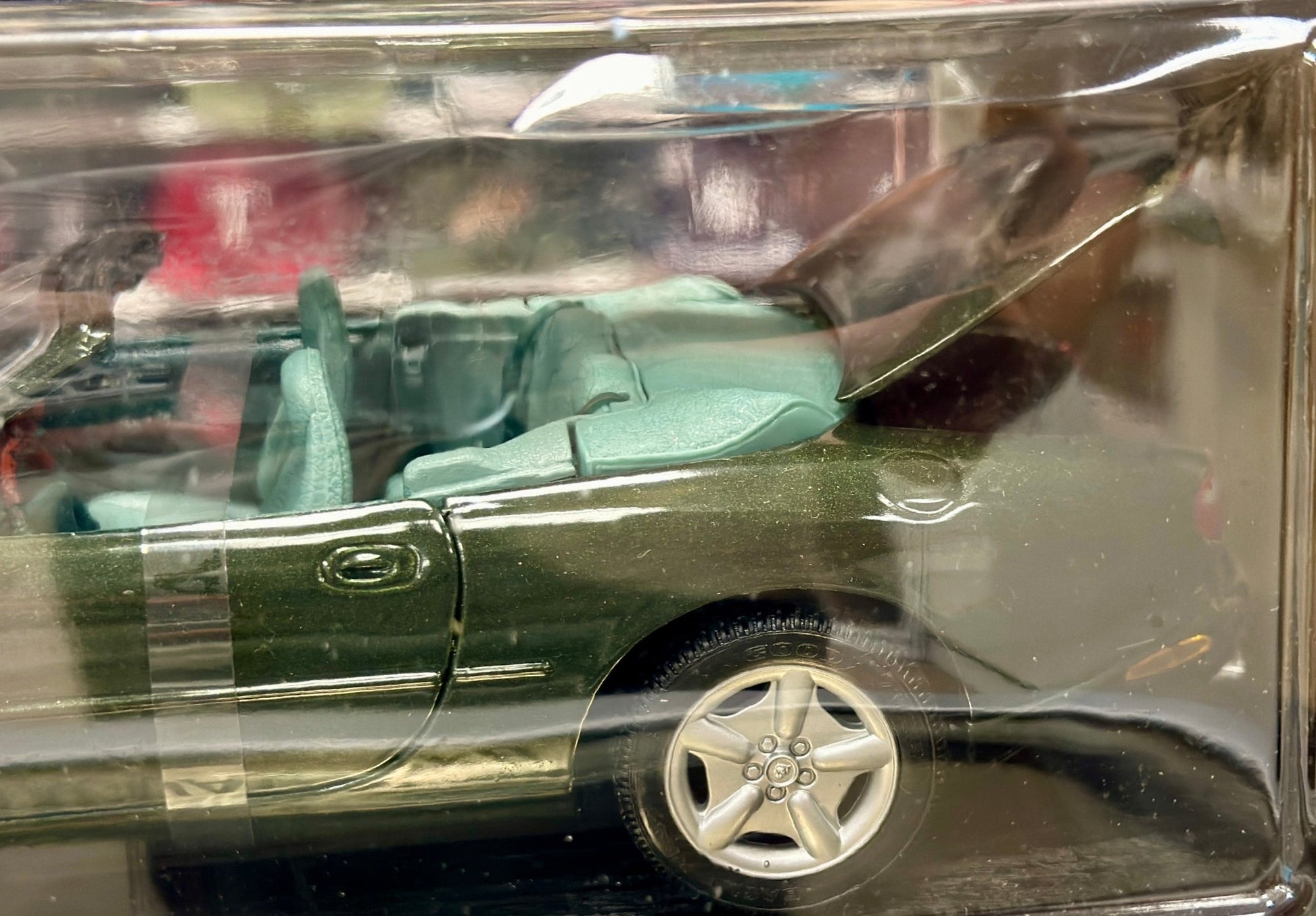 Maisto Jaguar XK8 Convertible Green 1/18 Scale Diecast Model Car - Product Image