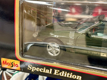 Maisto Jaguar XK8 Convertible Green 1/18 Scale Diecast Model Car - Product Image