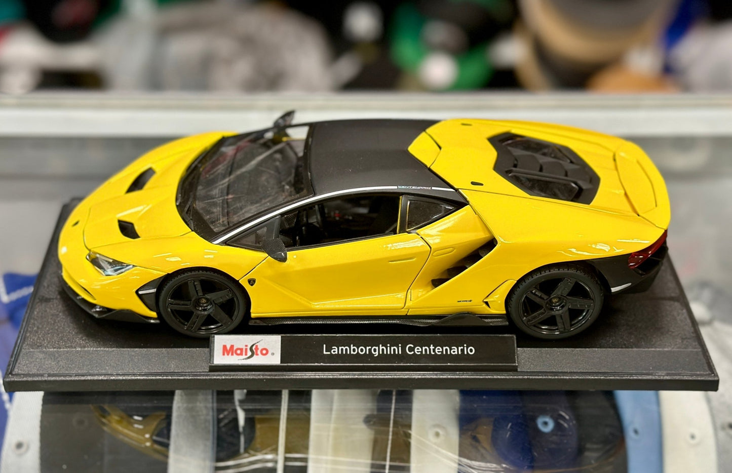 Maisto Lamborghini Centenario Pearl Yellow 1/18 Scale Diecast Model Car - Product Image