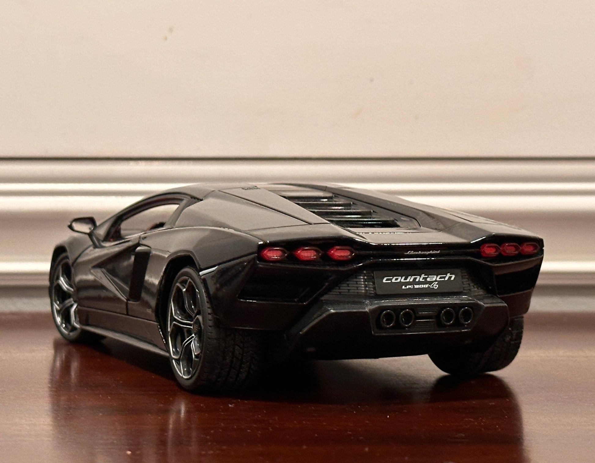 Maisto Lamborghini Countach LPI 800-4 Black 1/18 Scale Diecast Model Car | New - Product Image