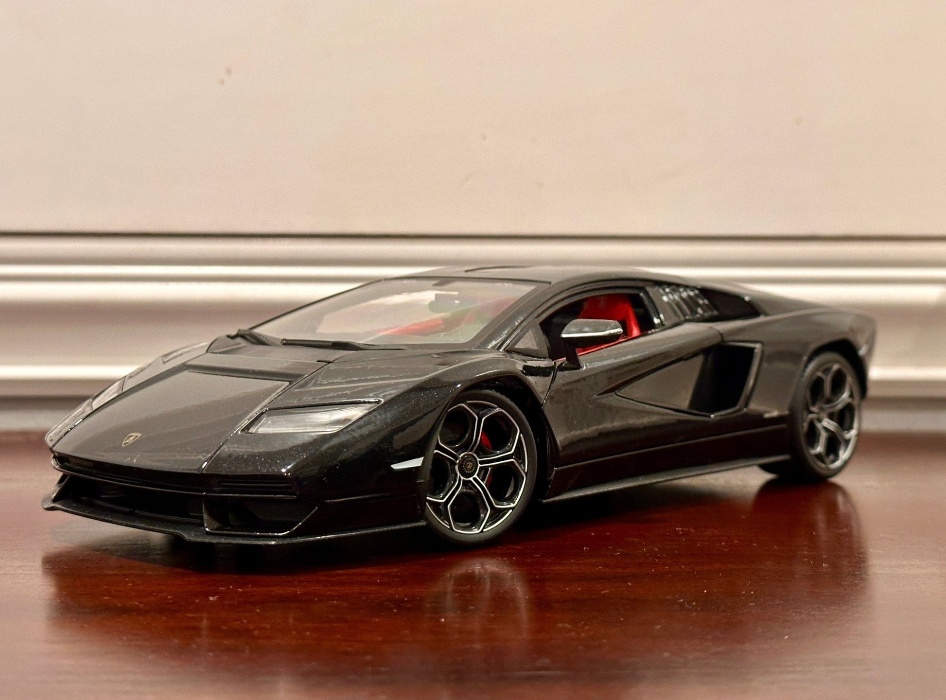 Maisto Lamborghini Countach LPI 800-4 Black 1/18 Scale Diecast Model Car | New - Product Image